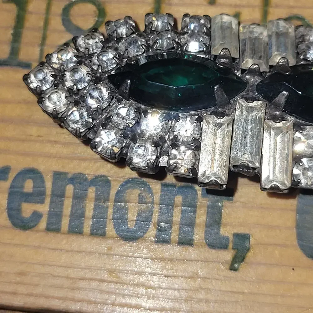 Vintage Emerald‎ Green Rhinestone Brooch Pin – Silver Tone Navette & Baguette...